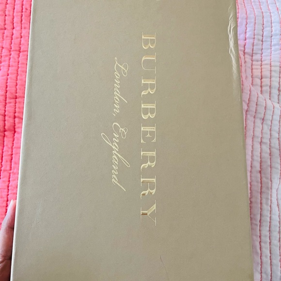 Brand New! Authentic Burberry Hi top sneaker. - Picture 9 of 11